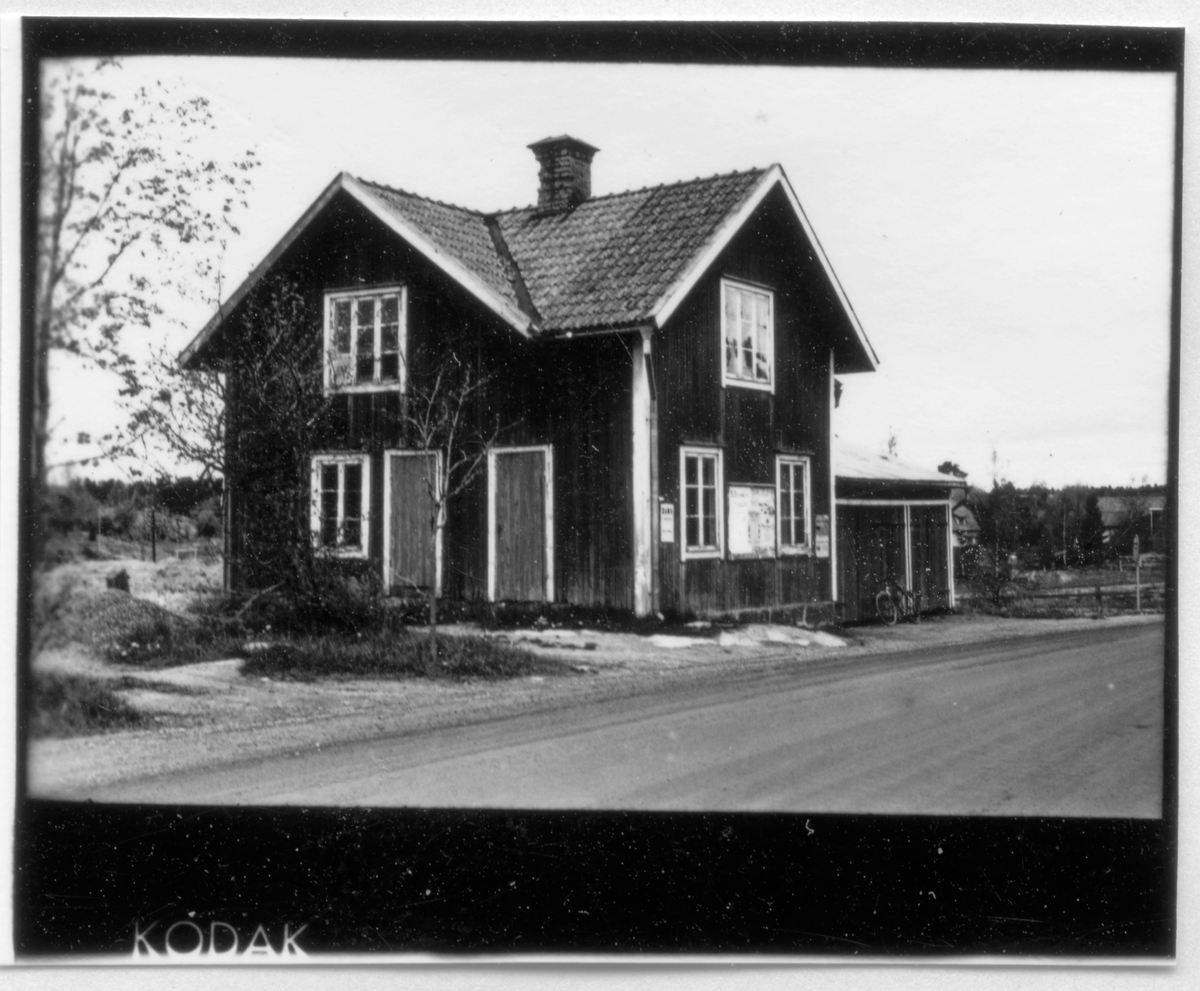 Vägstation B3 Söderby-Karl. Filial Häverödal. Vägstationens huvudbyggnad.