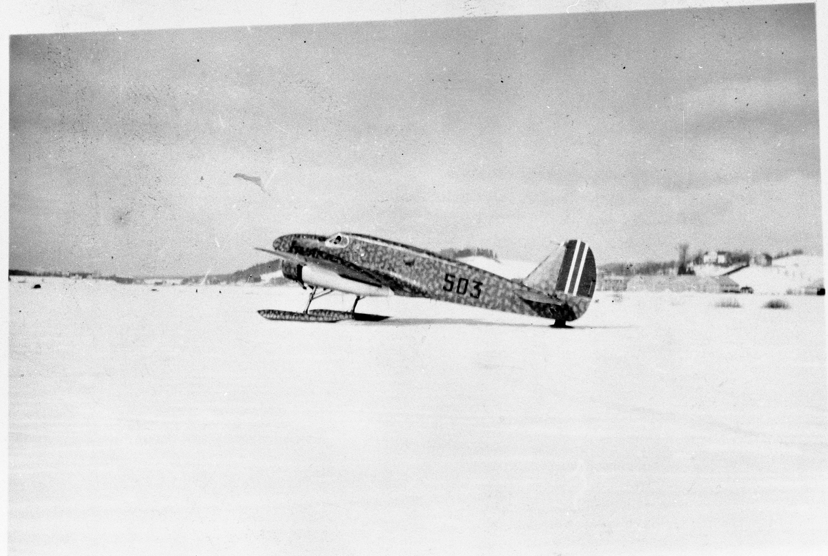 Caproni tilhørende Hærens Flyvåpen avbildet på Kjeller flyplass året 1939.