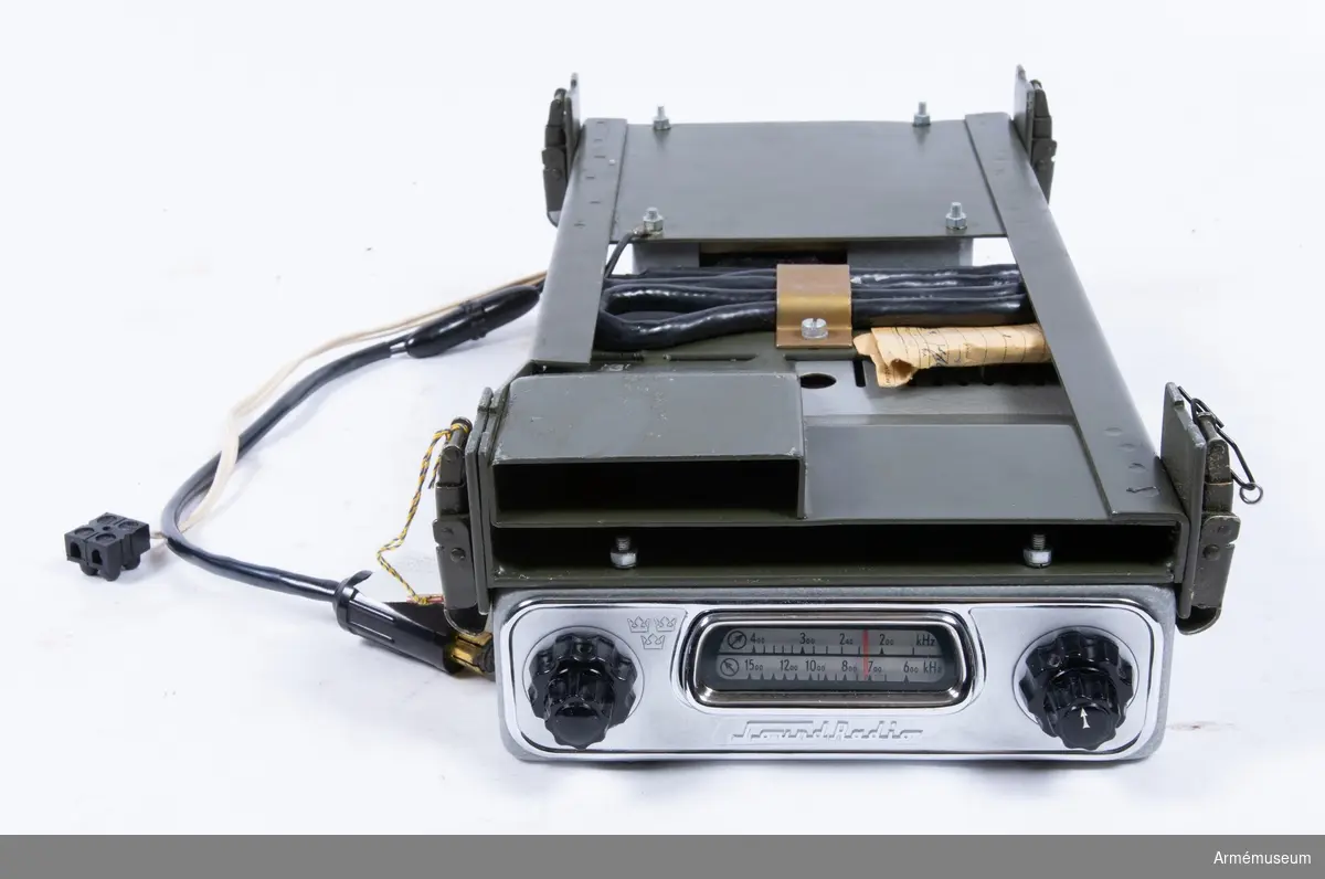 Mottagare 920 A 6 V (bil). (Tc 96920A).Tillh. högtalare (Tc 26156), d 180 mm, vikt 1850 gr.
1960-tal.