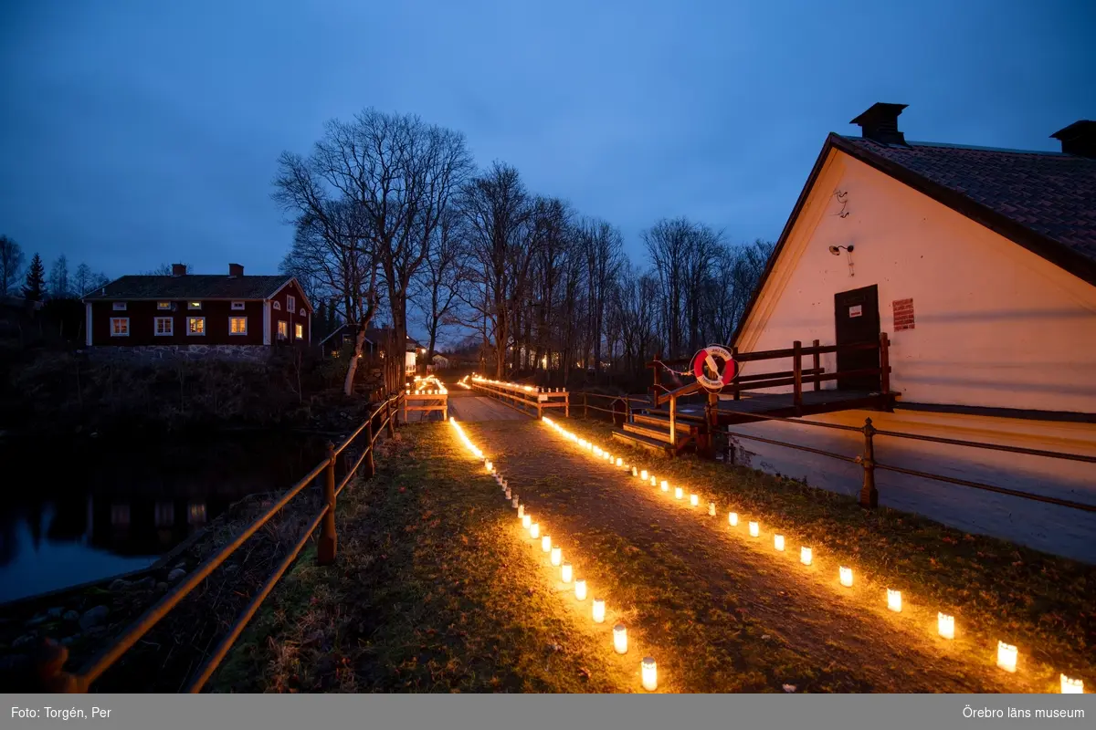 Ljusmanifestation mot rivningen av Järle kvarndamm 10 december 2020.