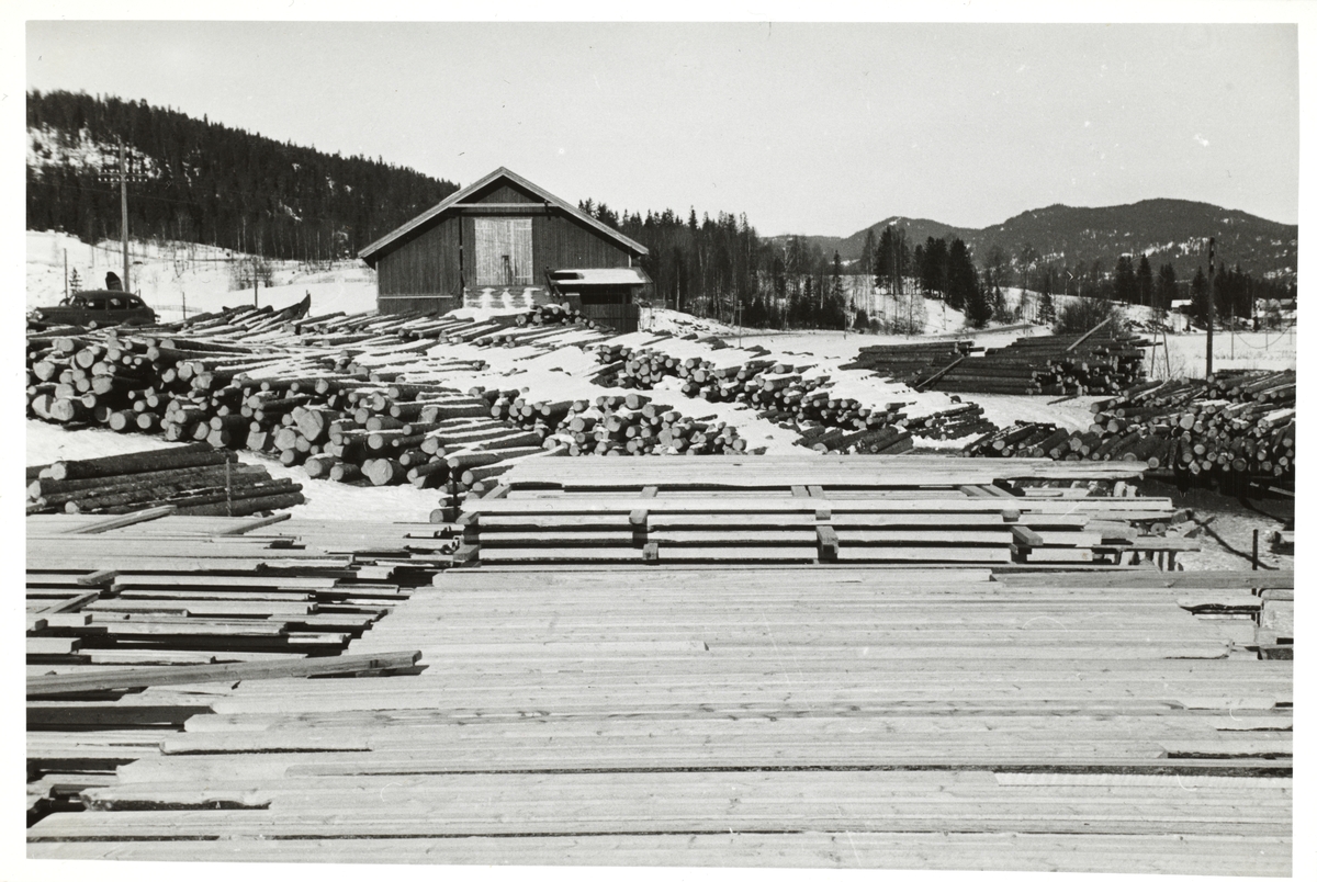 Tømmervelte ved Zinober-sagen, antagelig i Sørkedalen i Oslo. Fotografert januar 1947.