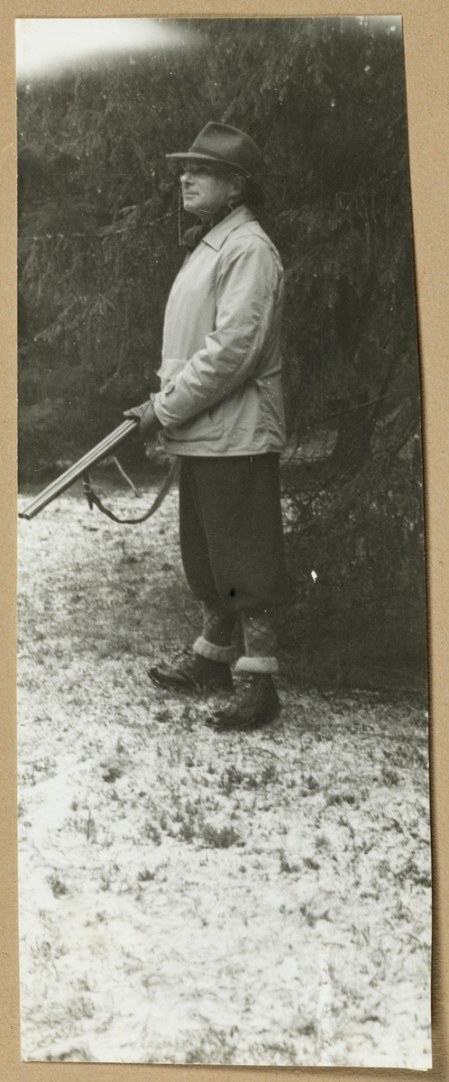Arne Meidell under jakt på Malmøya, Oslo. Fotografert i januar 1954.