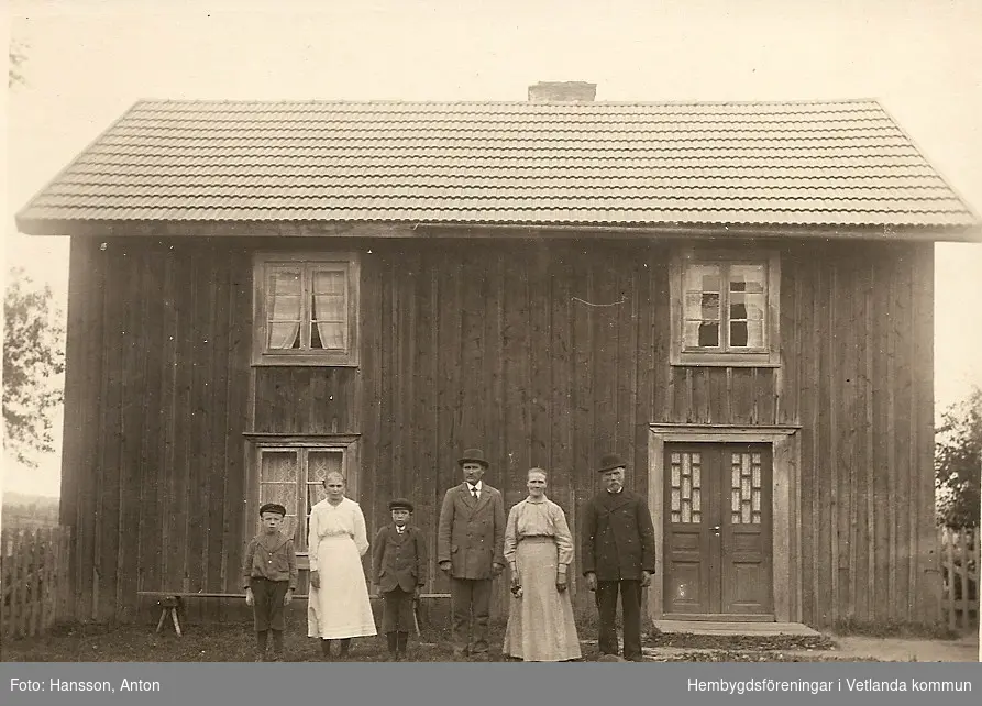 Fröset Västergård, från norra sidan, foto taget 1915-1916. 
Fröderyds Hembygdsförening