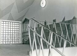 Interiør fra trappeoppgang i Midtbygget på Hauge skole, ca. 