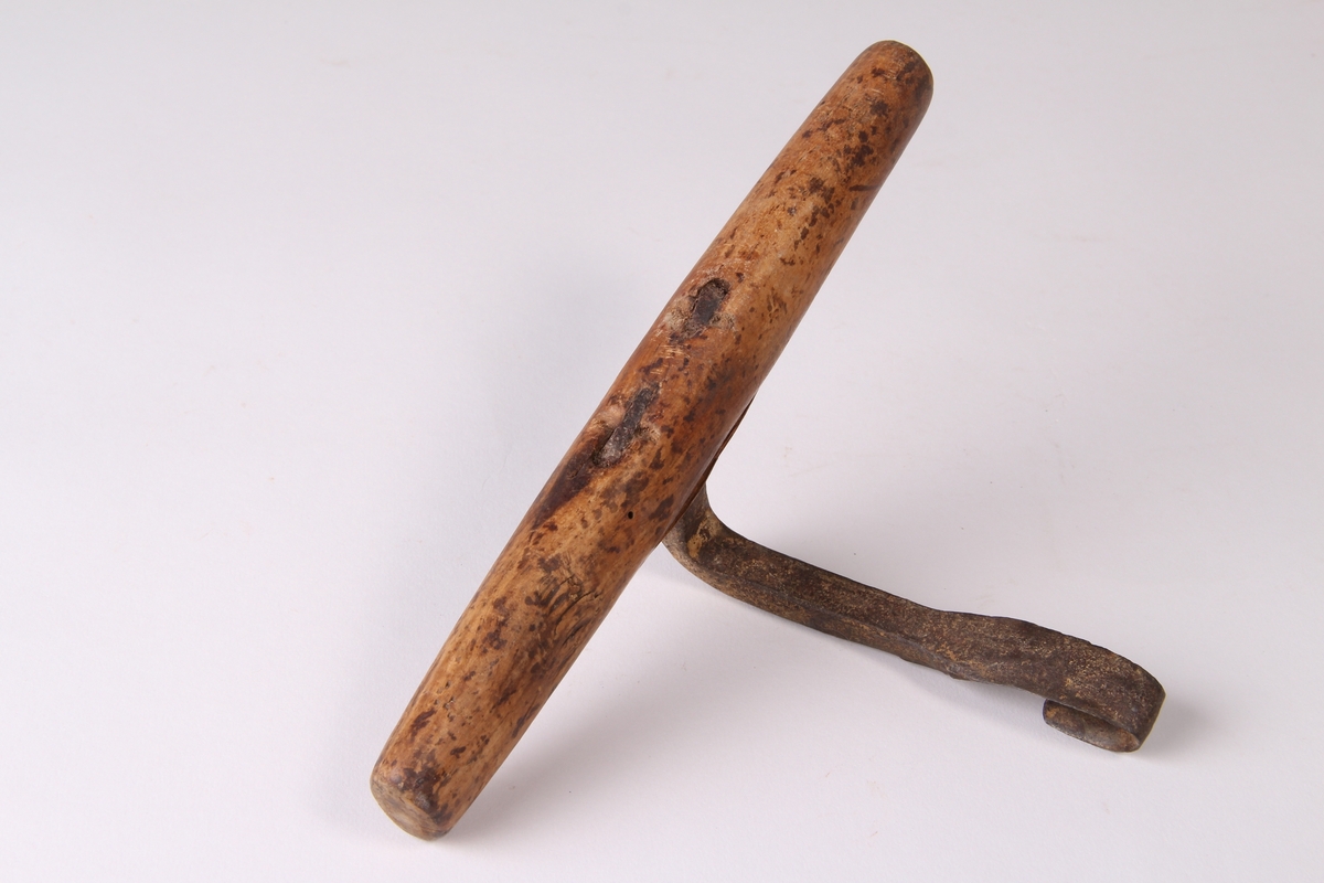 Gropjern til uthuling av treemner, brukes til treskolaging.