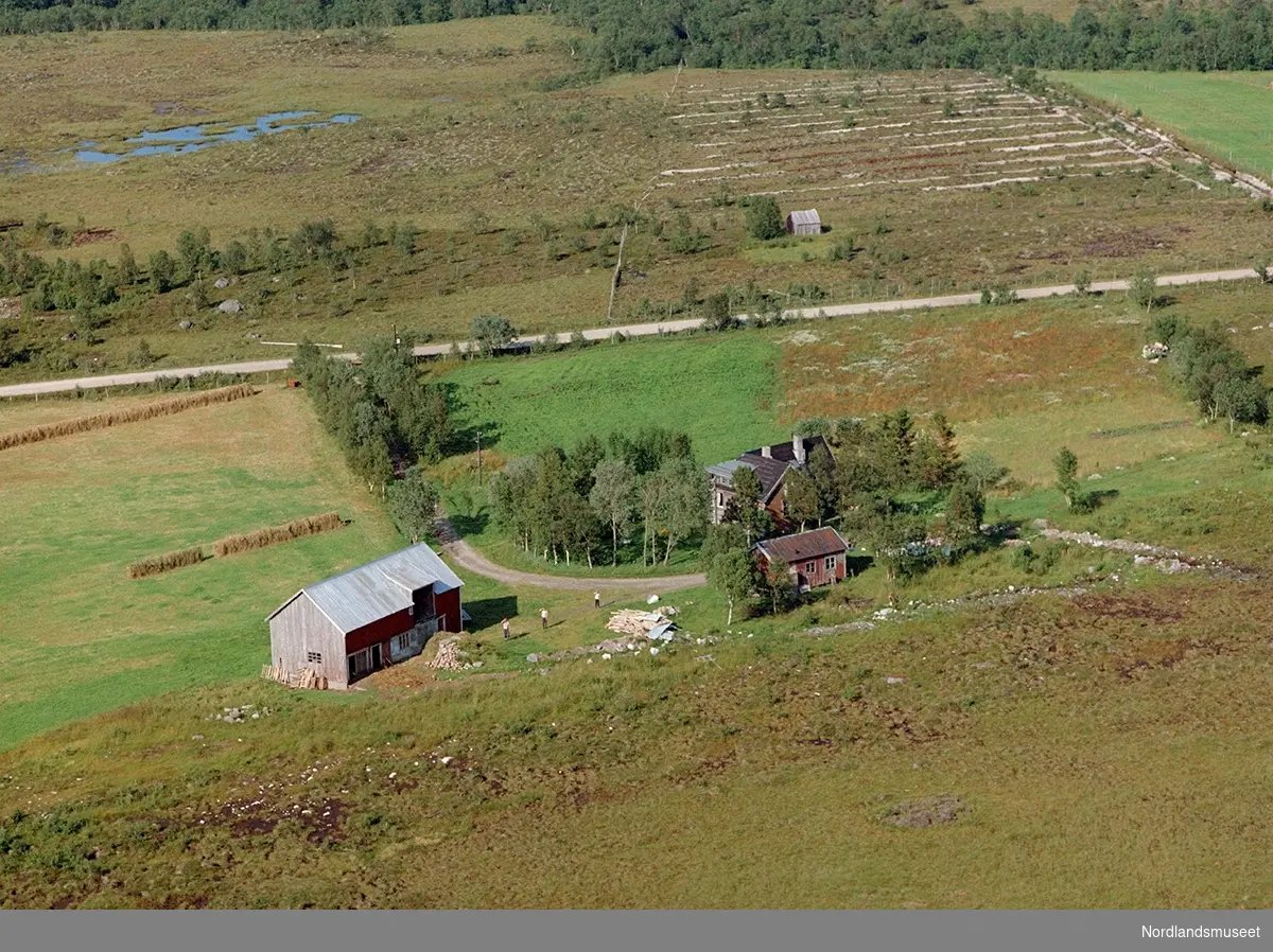flyfoto av eiendommen Elvebak av Høis på Reipå