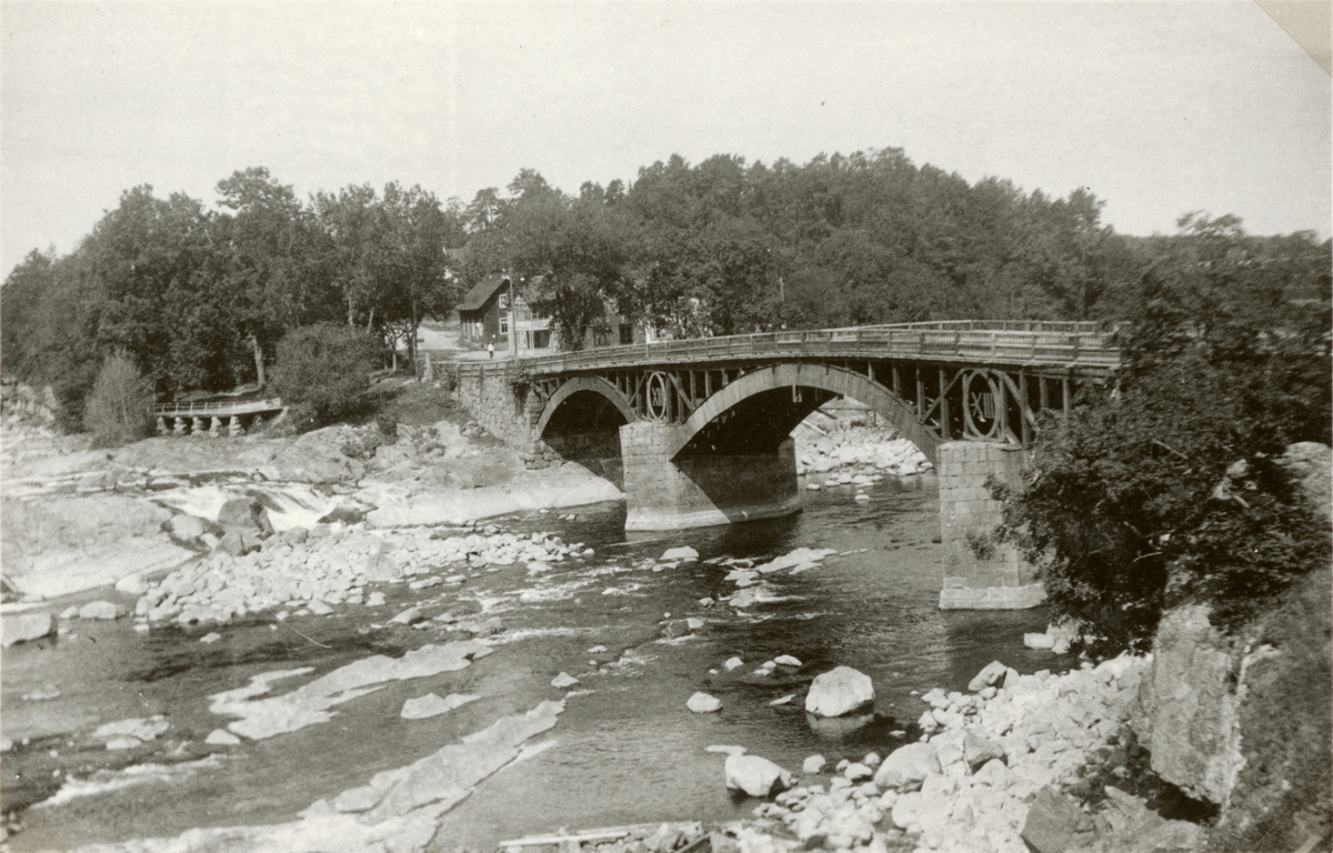 Text i fotoalbum: "Carl XIII d:s bro vid Laxön".