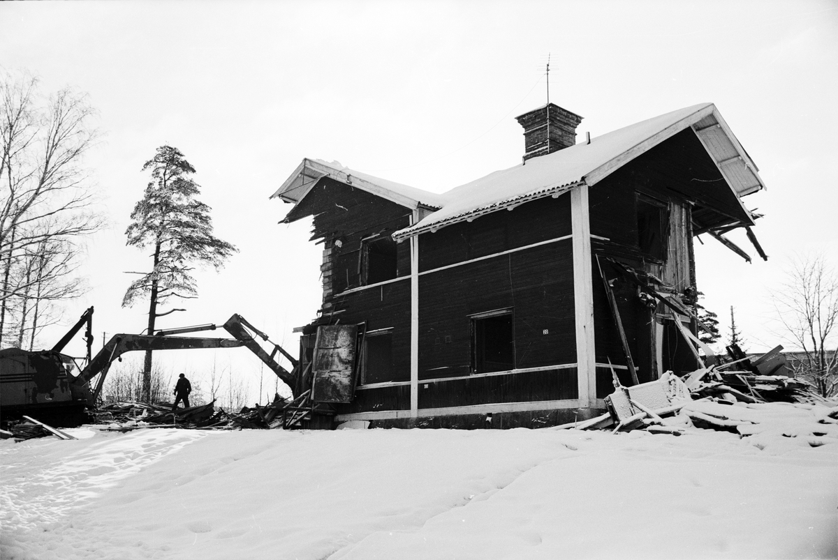 Rivning av hus, Söderfors, 1973