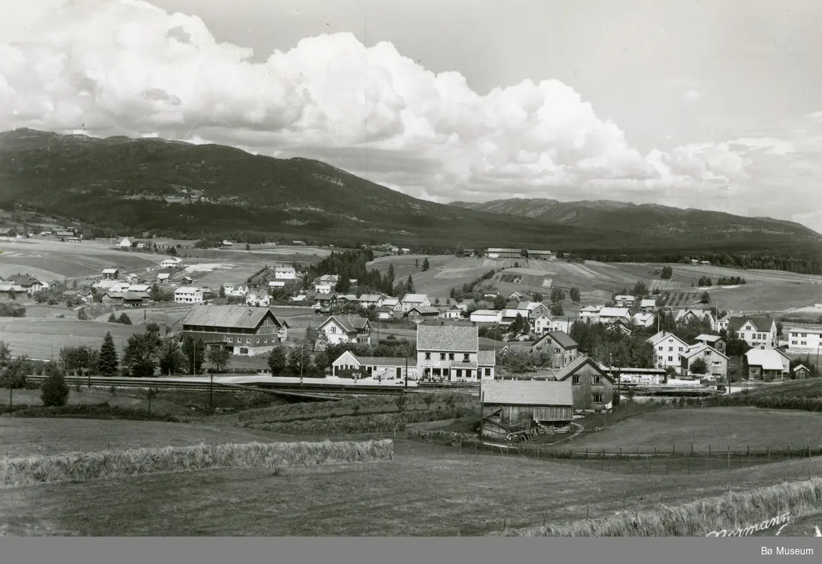 Bø sentrum frå sør, ca. 1950