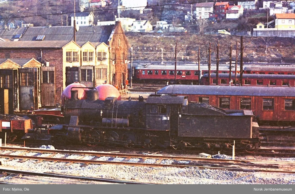 Damplokomotiv type 24b nr. 236 utenfor Gamlestallen i Lodalen i Oslo