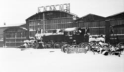 Damplokomotiv type 32b 334 utenfor verkstedhallen  A/S Frich