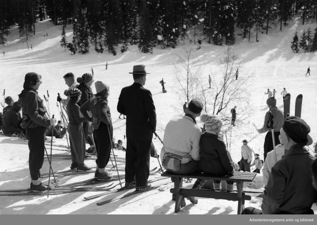 Påske. Skiløpere i Nordmarka. Mars 1951