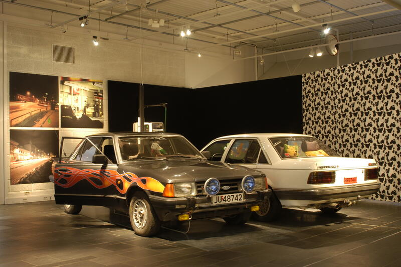 To biler stilt ut på Norsk vegmuseum