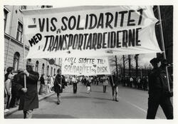1. mai 1982, Oslo. Parole: Vis solidaritet med transportarbe