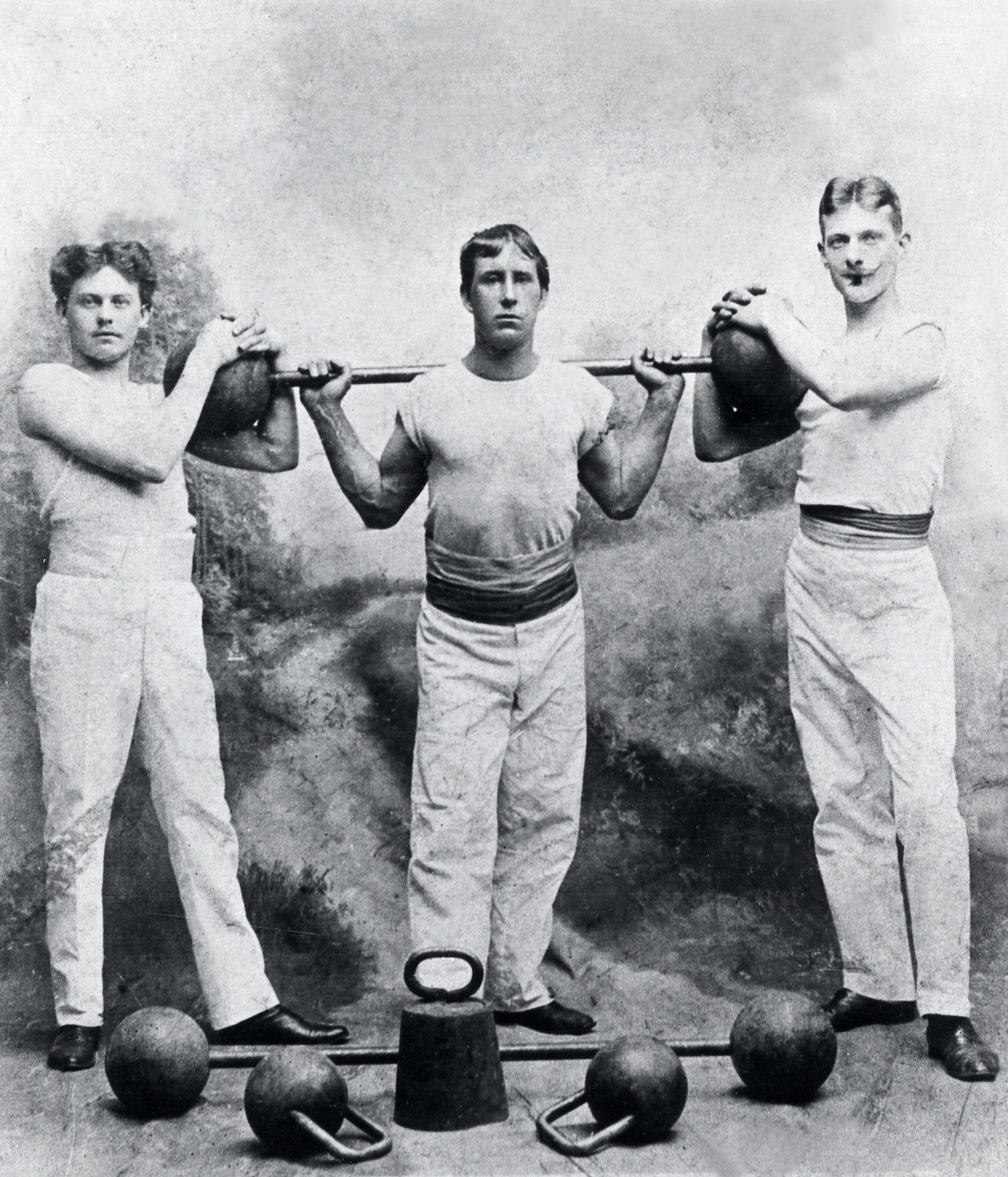Några medlemmar ur Växjö atletklubb, Växjö ca 1910.