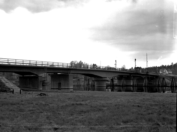 Svängbro över Nilsbysundet mellan Nedre Fryken och Mellanfryken.
Fotografens ant: Ing. Emanuelsson Fagerås.