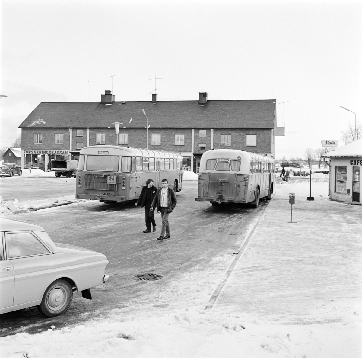 Busstationen i Skärplinge, Uppland 1968