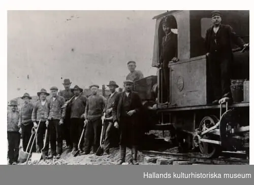 Rallargäng vid Varberg-Ätrans järnvägsbygge 1909-1910. Fotot taget vid Linnarp.