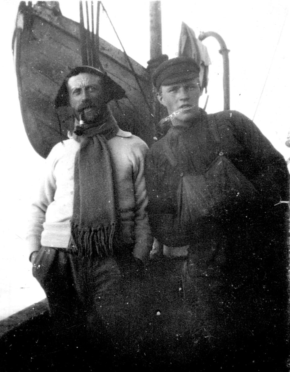 Mannskap ombord i "Næstby" av Tranøy. 1920.