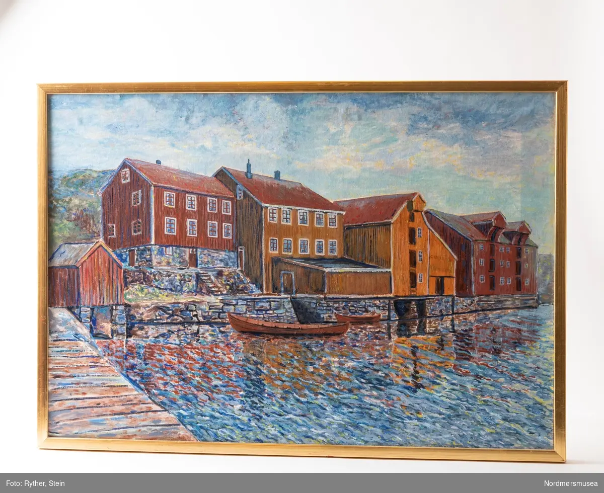 Maleri av Strand- og Woldhuset, Woldbrygga og Hjelkrembrygga, sett fra sjøsiden.