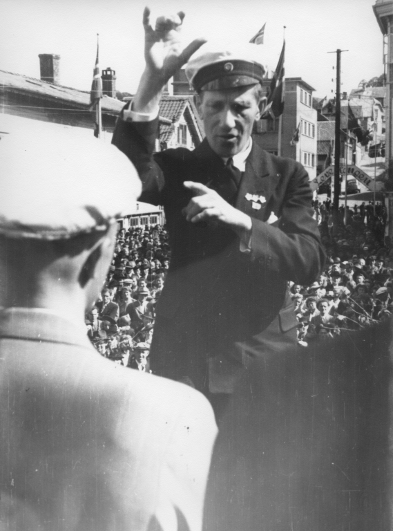 Georg Mydland dirigerer, 17. mai 1947.