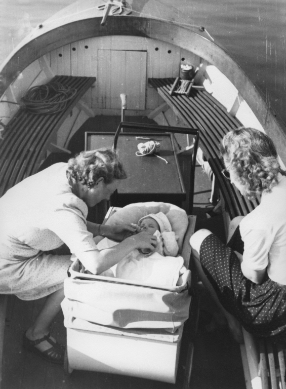 I Arne Feylings båt, 1946.