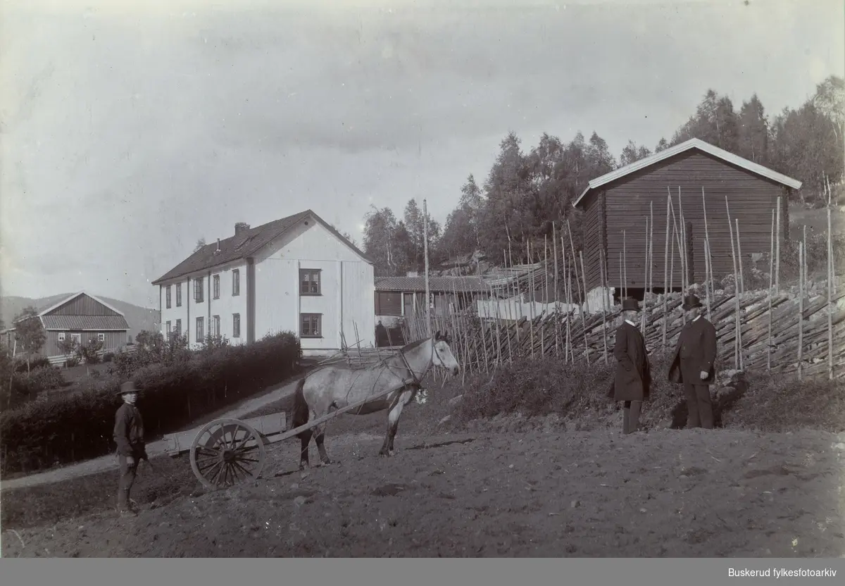 Engerodden. Engerodden skysstasjon på Valdresvegen lå ved Sperillen i Ådalen. Etablert i 1866. 