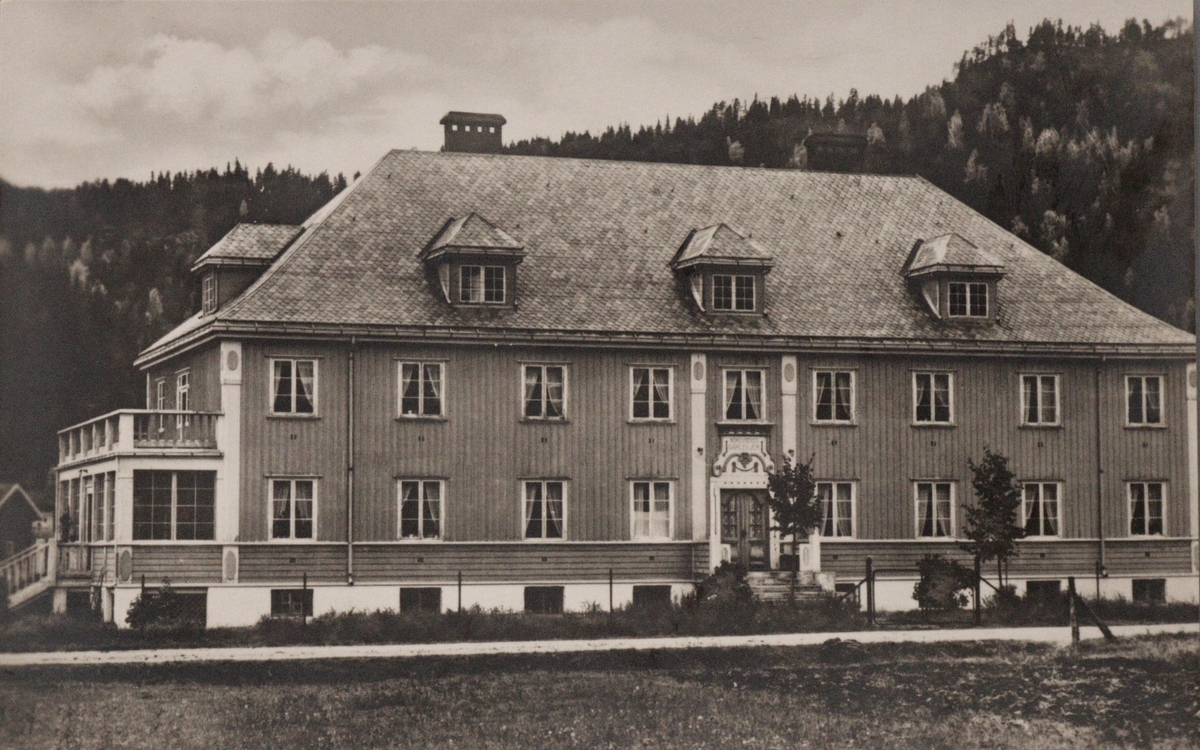 Gamlehjemmet på Kongsberg ble innviet 1916 (lå der nåværende Skavangertun ligger).