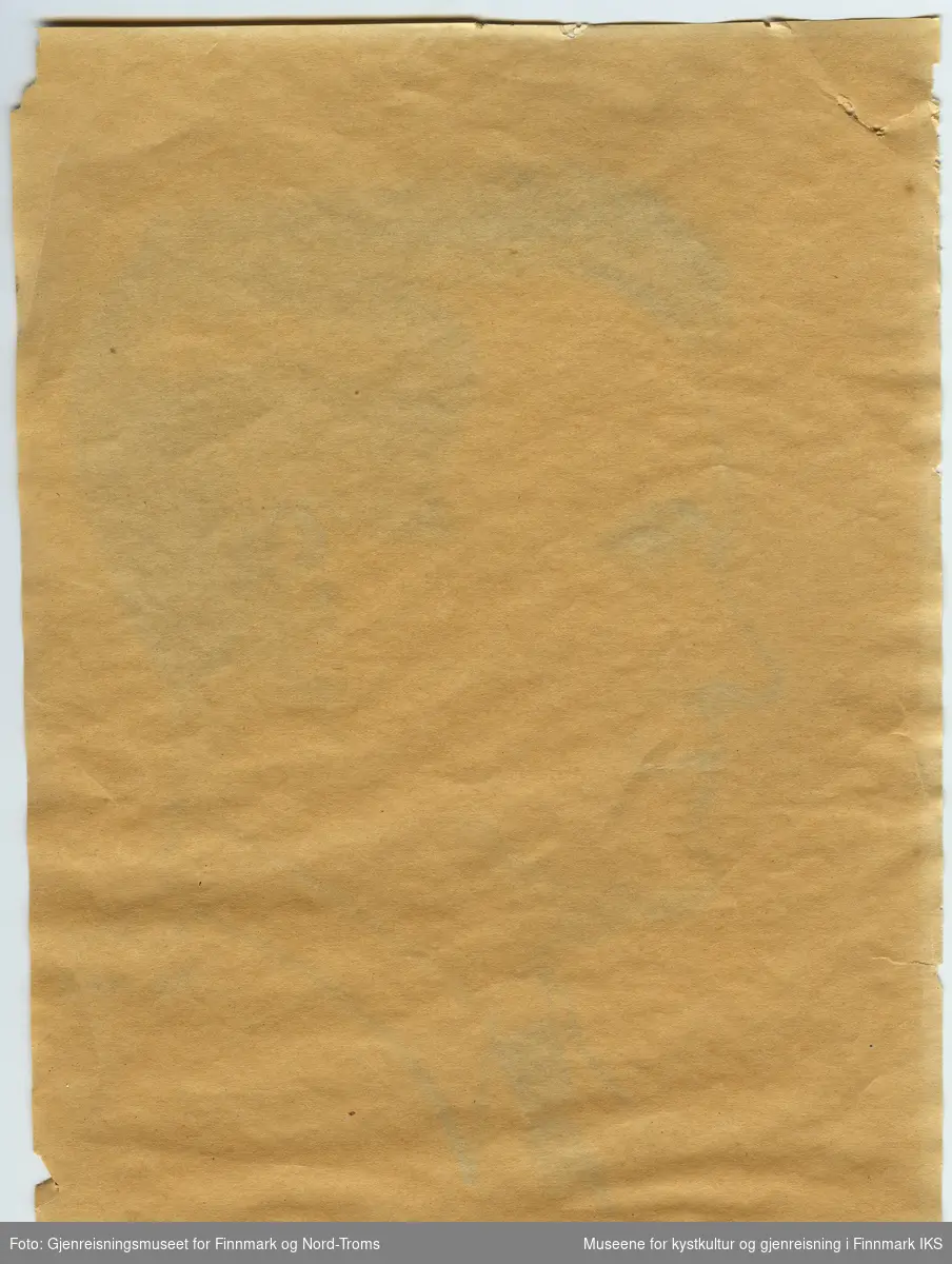 Til tegngninga tilhører en beskjed som er skrevet på brun pakkepapir som er limt på papp. Der står det:
"Dette er bilde av min bror Kaare  (født 3/4-1910) skutt av tyskerne i Berlin 6/10-1942) - Det ble tegnet av en av hans medfanger Reidar Suleng, og siden smuglet ut til Kaares kone Aslaug Moe - som i 1944 (...) mistet livet etter et flyangrep. Dette bilde ble senere funnet i en bankbok i Bergen.
Kaare som alltid hadde et slikt muntert uttrykk er her blitt merket av sitt 1 1/2 års fengselsopphold.
De var 16 unge menn (fra telegrafverket) som ble skutt. H.B.