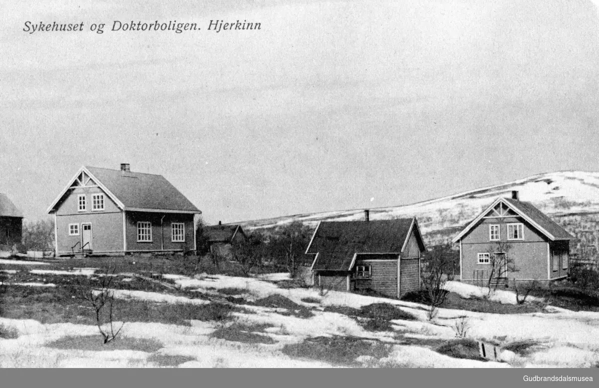 Sjukehuset og Doktorboligen ved Hjerkinn stasjon.