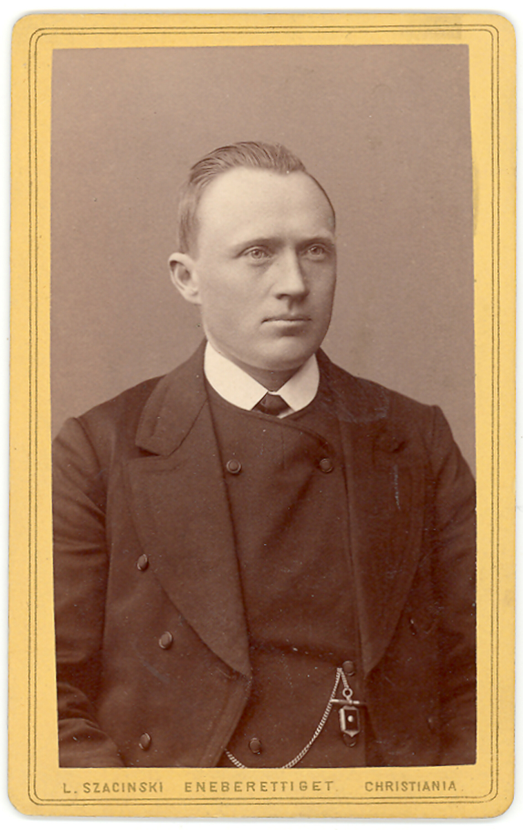 Portrettfoto av Johannes H. Kise