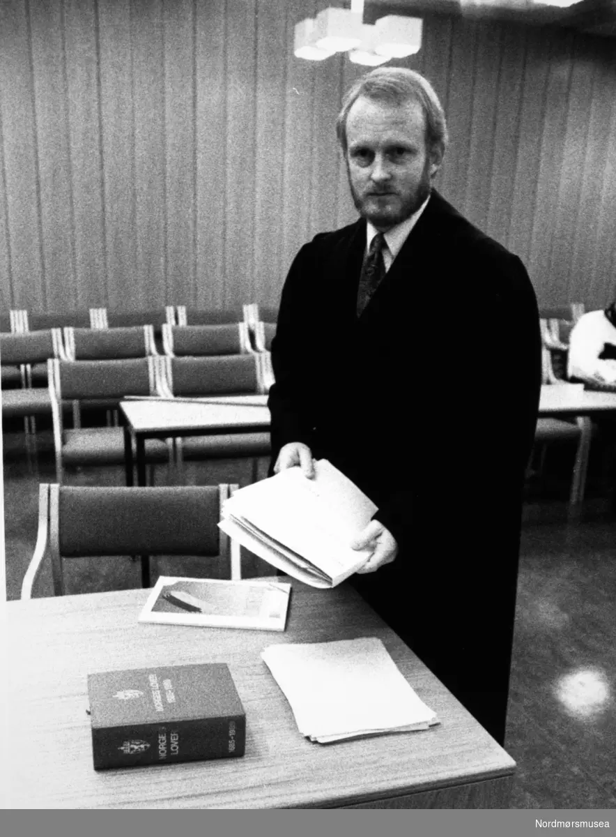 Olav Bowitz. Advokat. Bildet er fra avisa Tidens Krav sitt arkiv i tidsrommet 1970-1994. Nå i Nordmøre museums fotosamling.