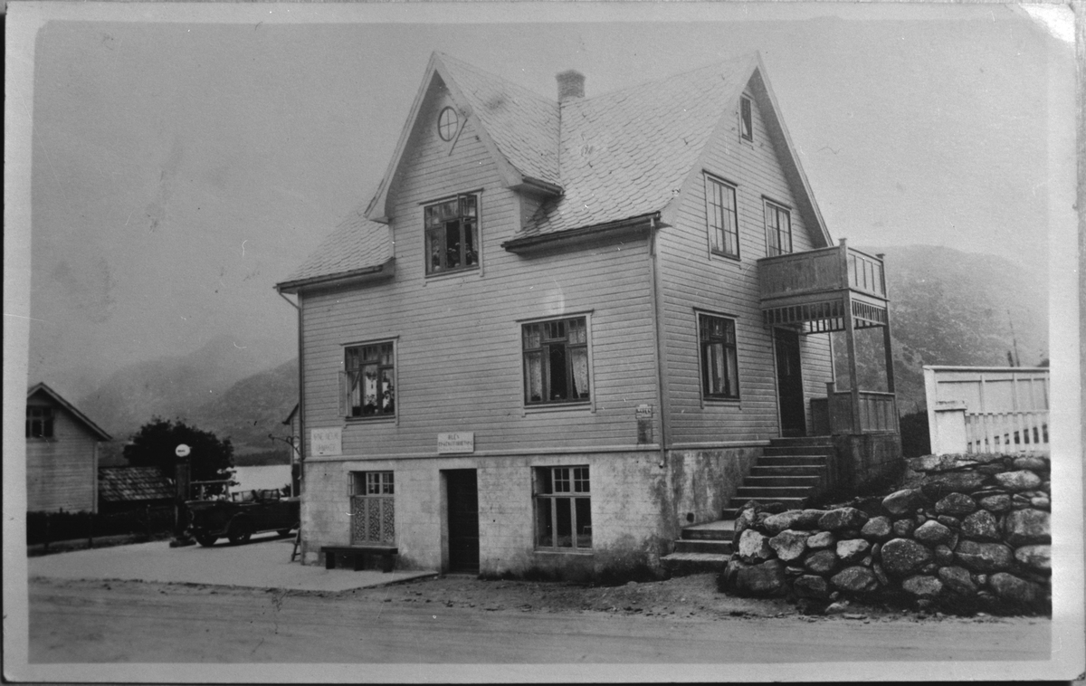 Johs. J. Hauglands hus i Ølen, 1932.