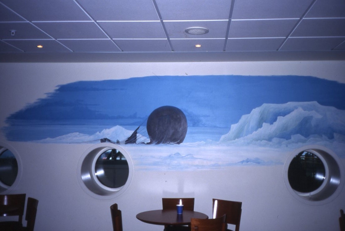 Väggmålning i terminalen på Tromsö flygplats föreställande den landade ballongen Örnen.