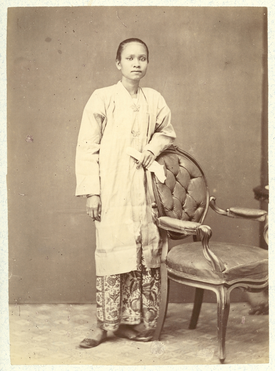 Bilden visar en malajisk kvinna.