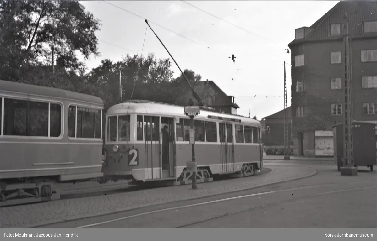Sporvognstog med vogn 706 (også kalt "Dukke Lise") i Brønshøj i København