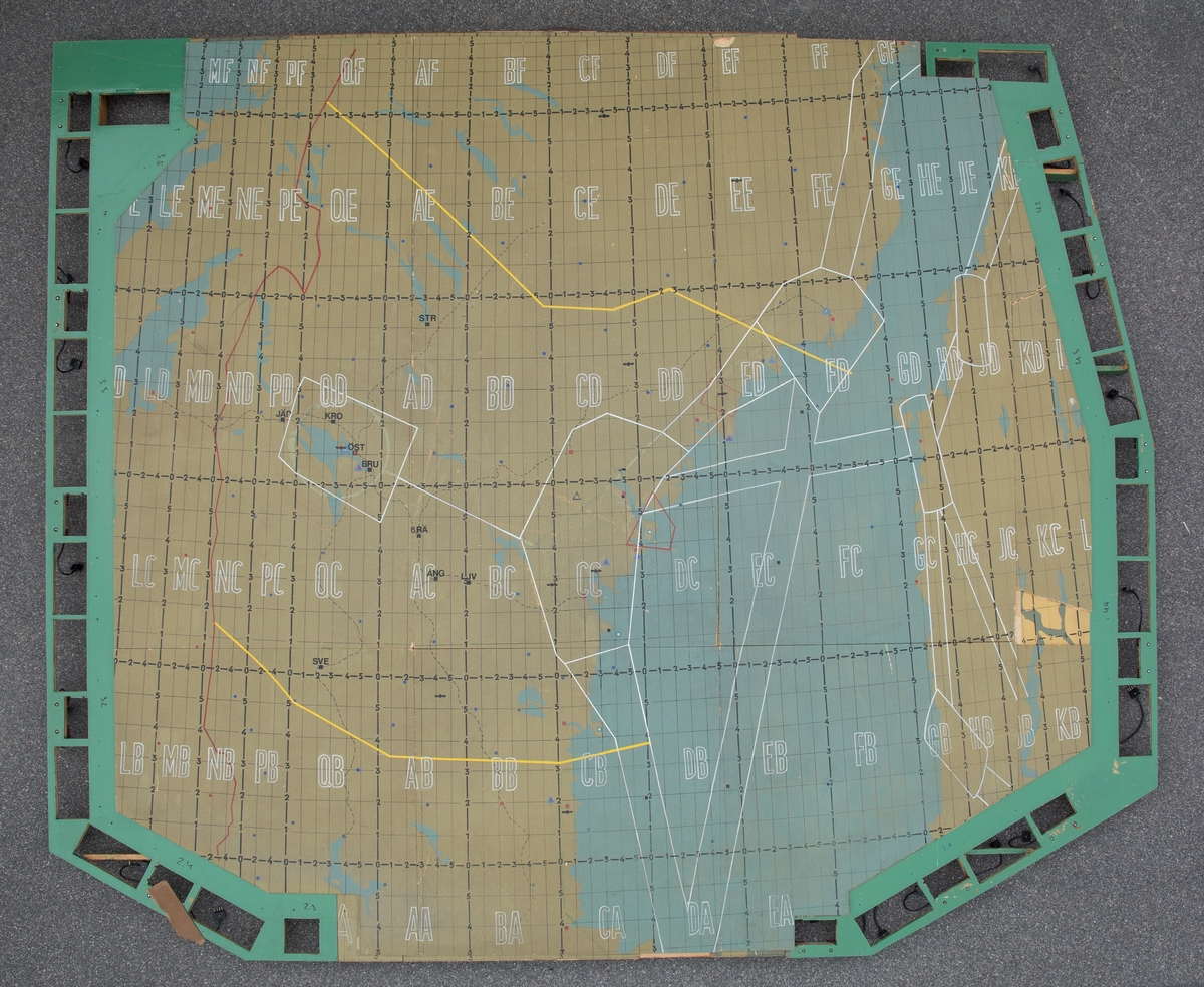 Tre kartor, LFC nedre norrlands militärområde. Kartorna är från kartbord som varit baserad på LFC "Humlan" F 4 Frösön. Kartorna har legat på varandra på bordet.