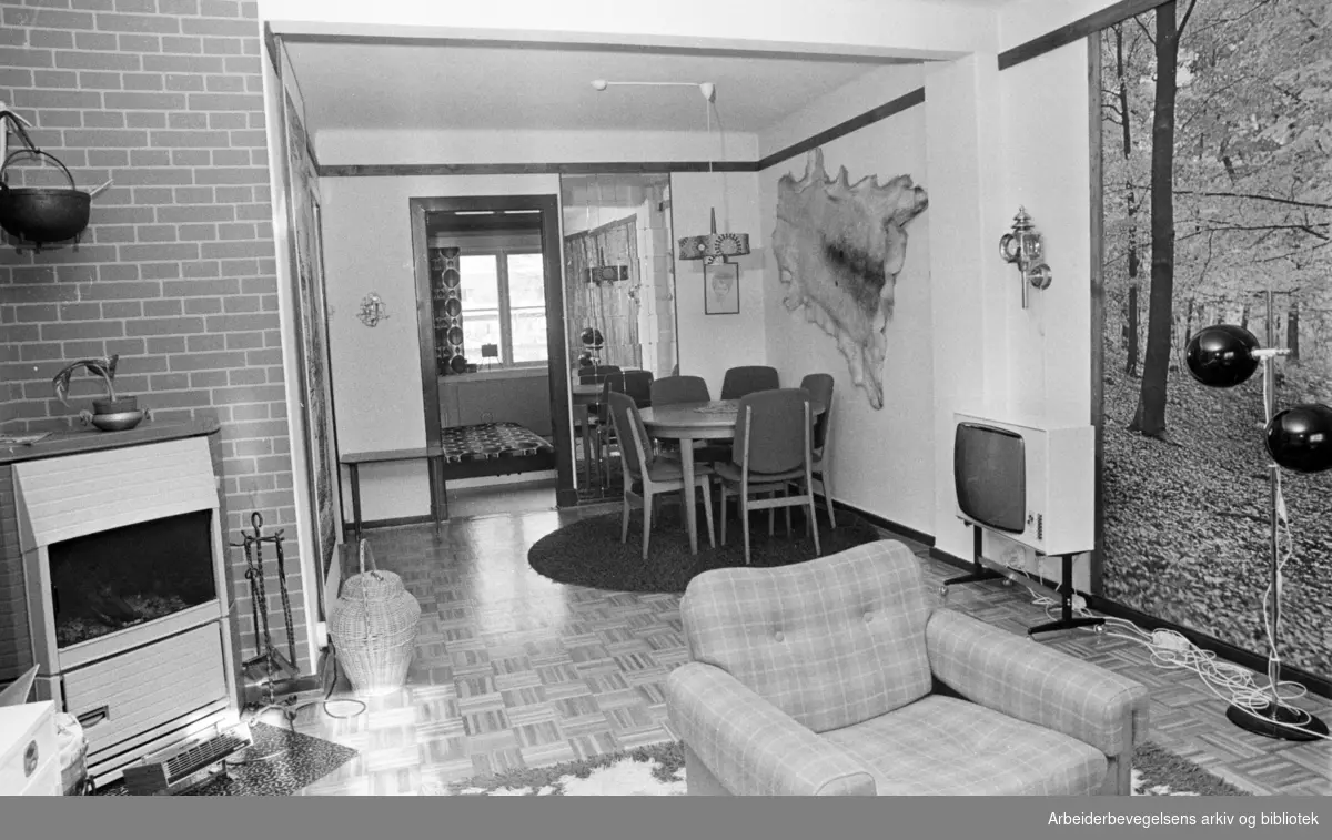 Etterstadsletta 4P i 1975. (Også kjent som Etterstadslottet.) Obos første boligkompleks fra 1931. Her bor ekteparet Gundersen med deres tre barn.