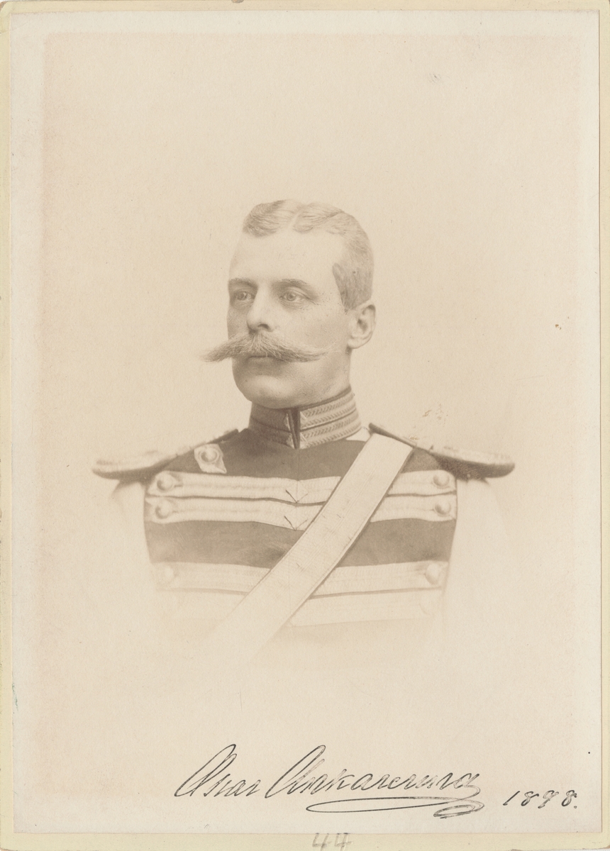 Porträtt av Oscar Ankarcrona, officer vid Livregementets dragoner.

Se även bild AMA.0000947 och AMA.0002057.
