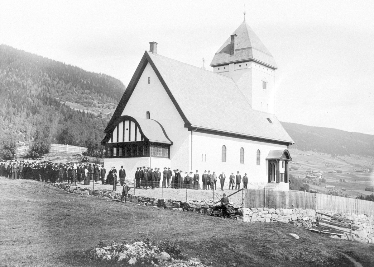 Frå innviinga av Lomen kyrkje. olsok 1914.