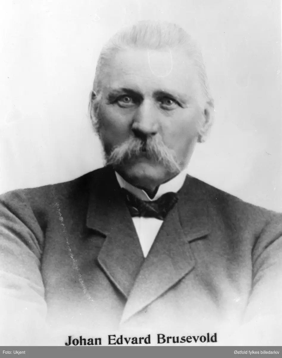 Ordfører Johan Edvard Brusevold. Ordfører i Varteig 1892-1895, 1899-1907, 1911-1913. Fanejunker og gårdbruker.