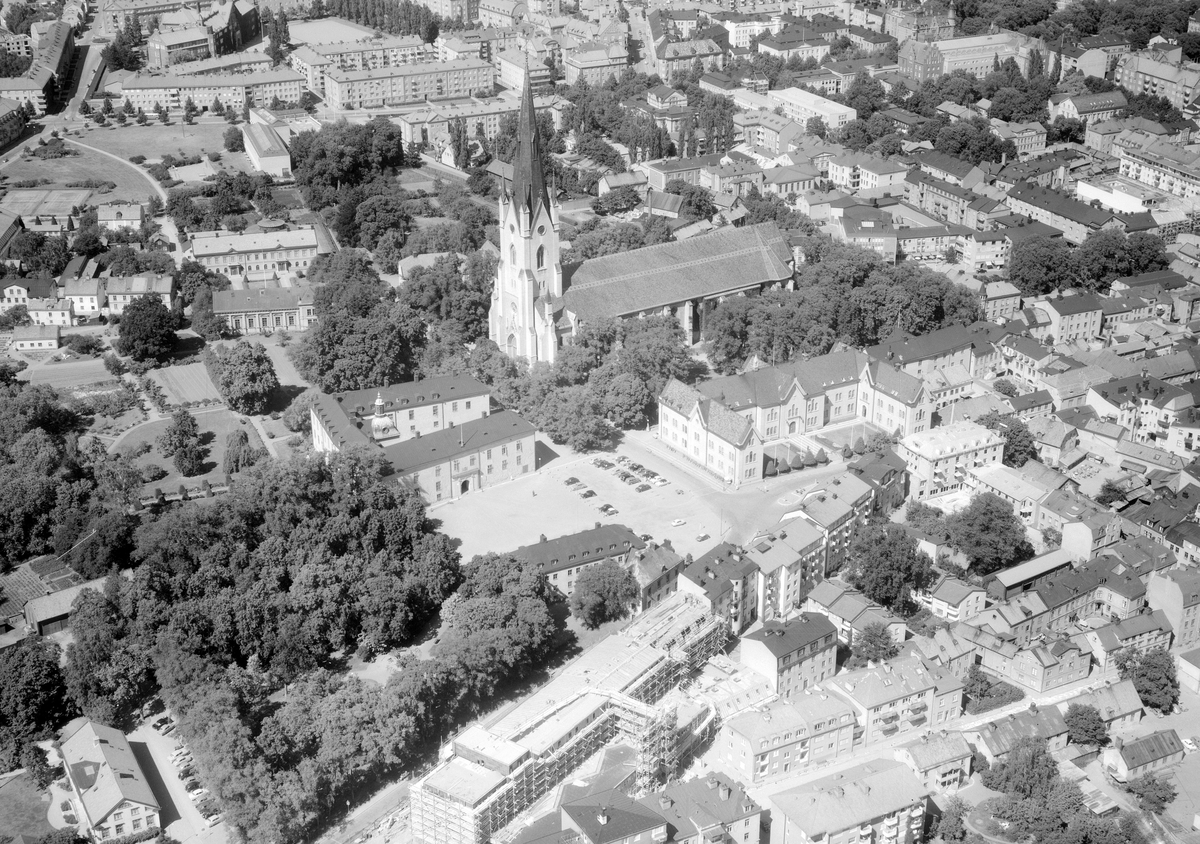 Flygfoto över av Linköpings centrala delar med domkyrkan som dominerande byggnad.
