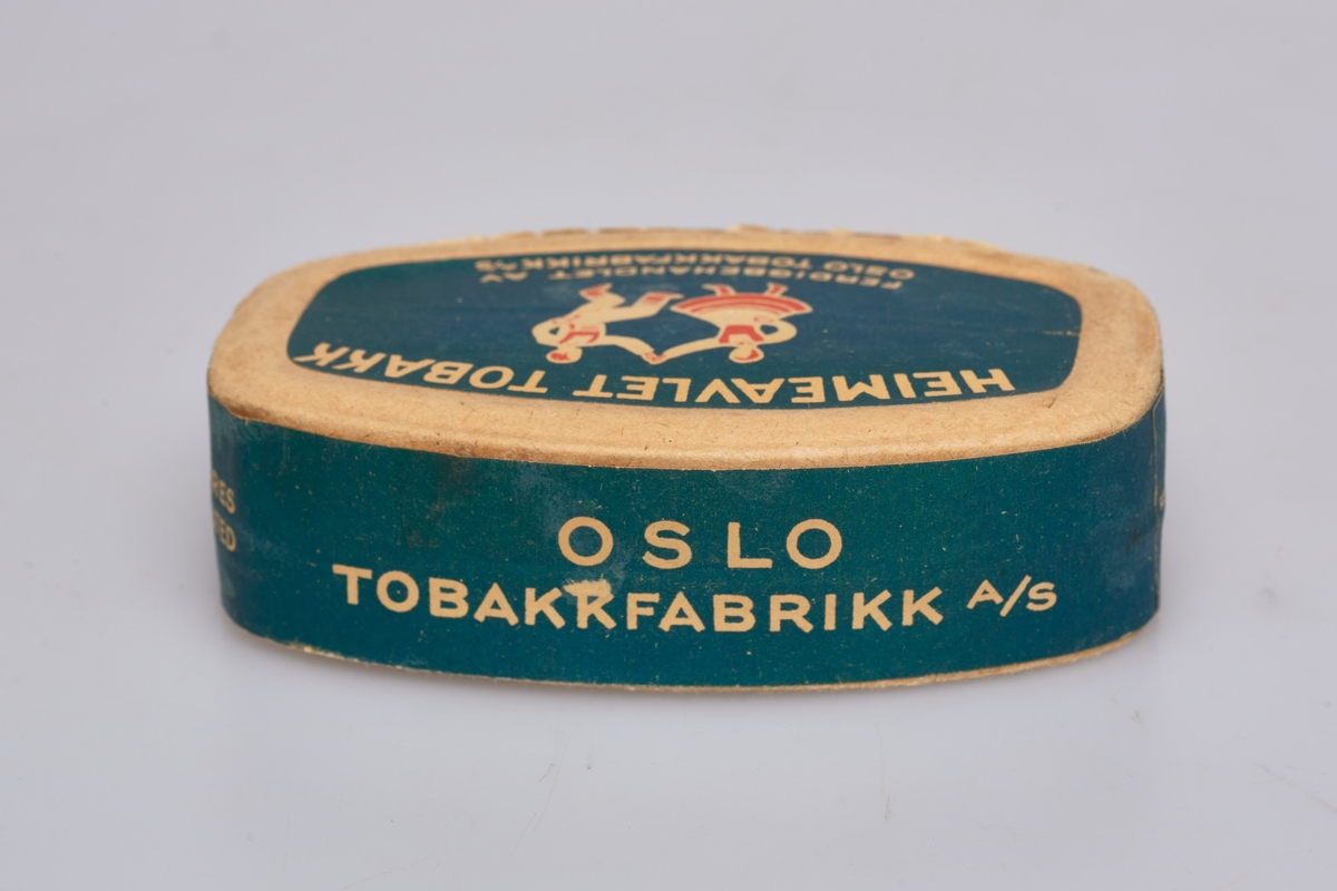 Tobakk i oval eske som er blå, rød og hvit. Norsk avlet tobakk, dvs dyrket i Norge som var vanlig under andre verdenskrig.

