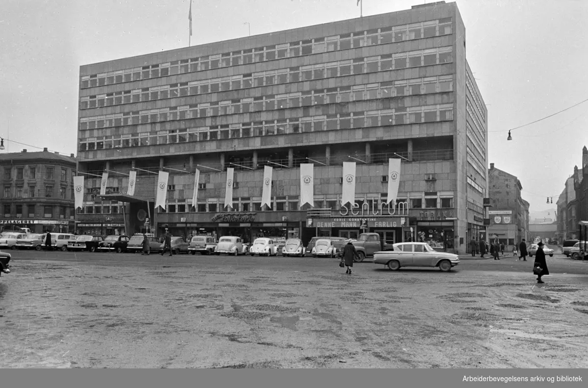Arbeidersamfunnets plass. Oslo Arbeidersamfunn. Samfunnshuset. 1964
