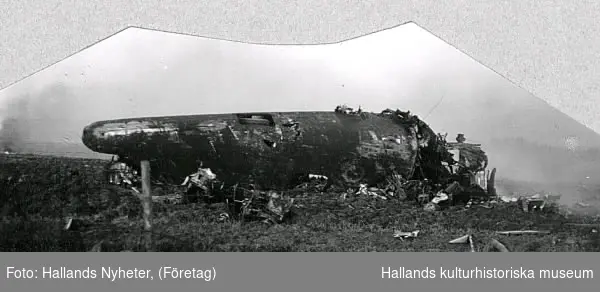 Flygolycka. Uppgifter saknas.Tillhör samlingen med fotokopior från Hallands Nyheter som är från 1930-1940-talen.