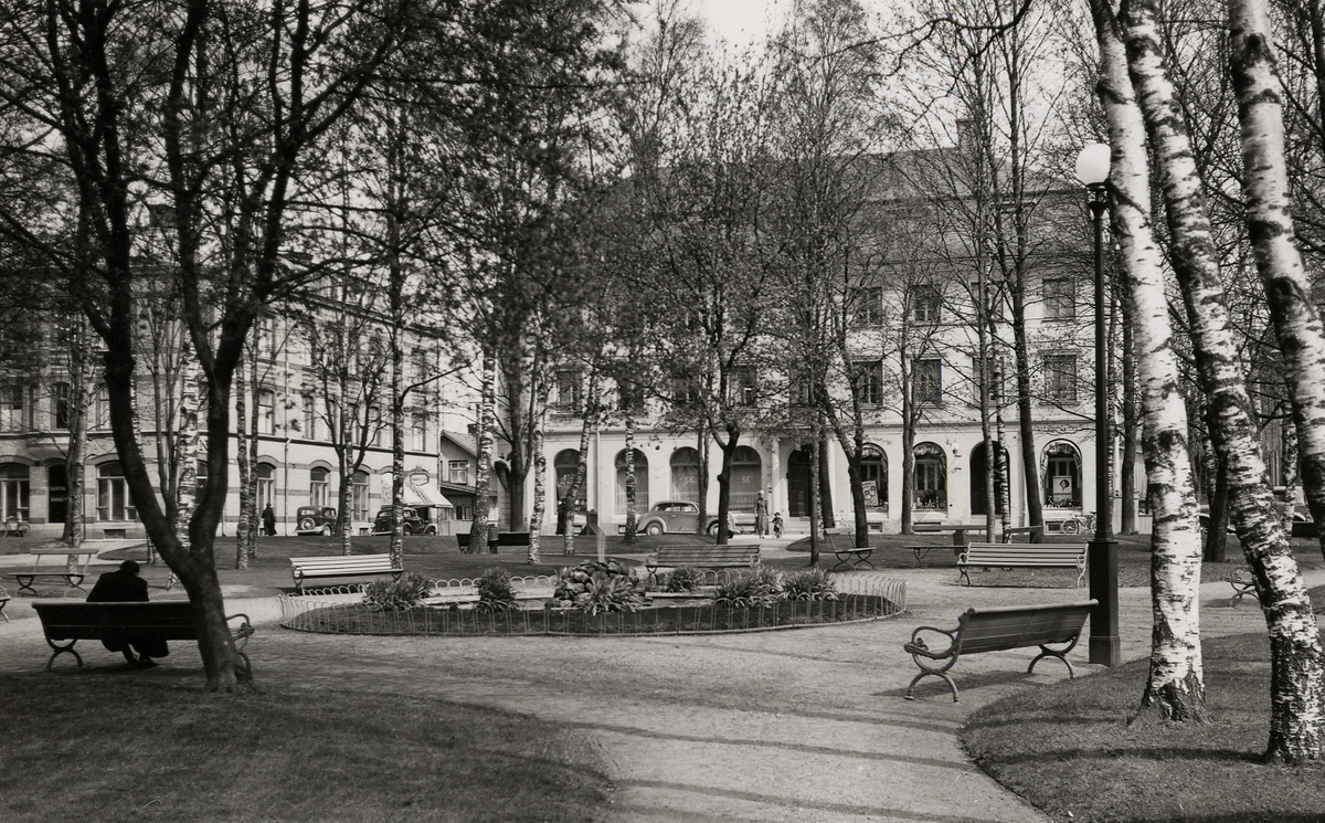 Järnvägsparken i Ljungby, 1938. Vy mot Storgatan.