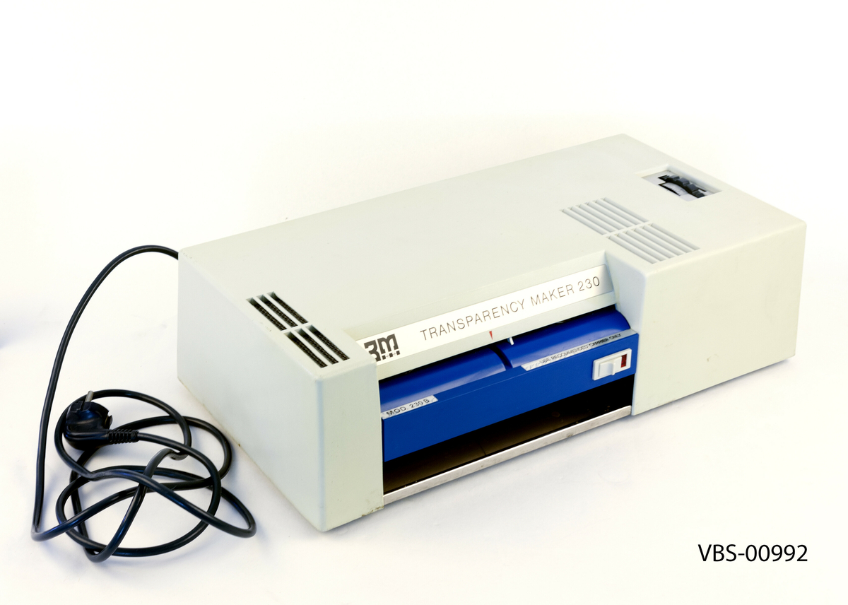 Elektrisk  kontor transparentmaskin (skriver) for utskrift av lysbilder, type: Transparens 230 B av 3M.