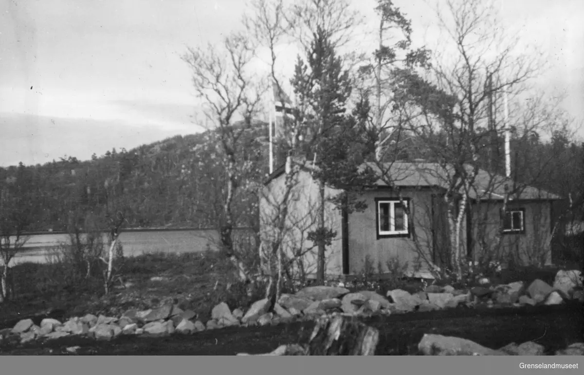 En hytte ved et vann ved Ørneveien, 10/10-1937