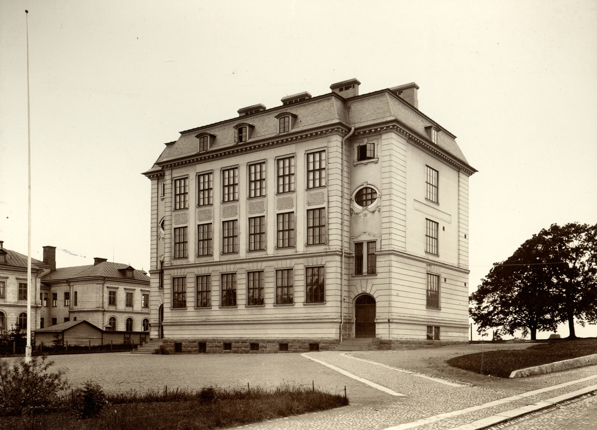 Flickskolan på Söder i Växjö. Senare kallad Graffmanska skolan. Ca. 1912.
