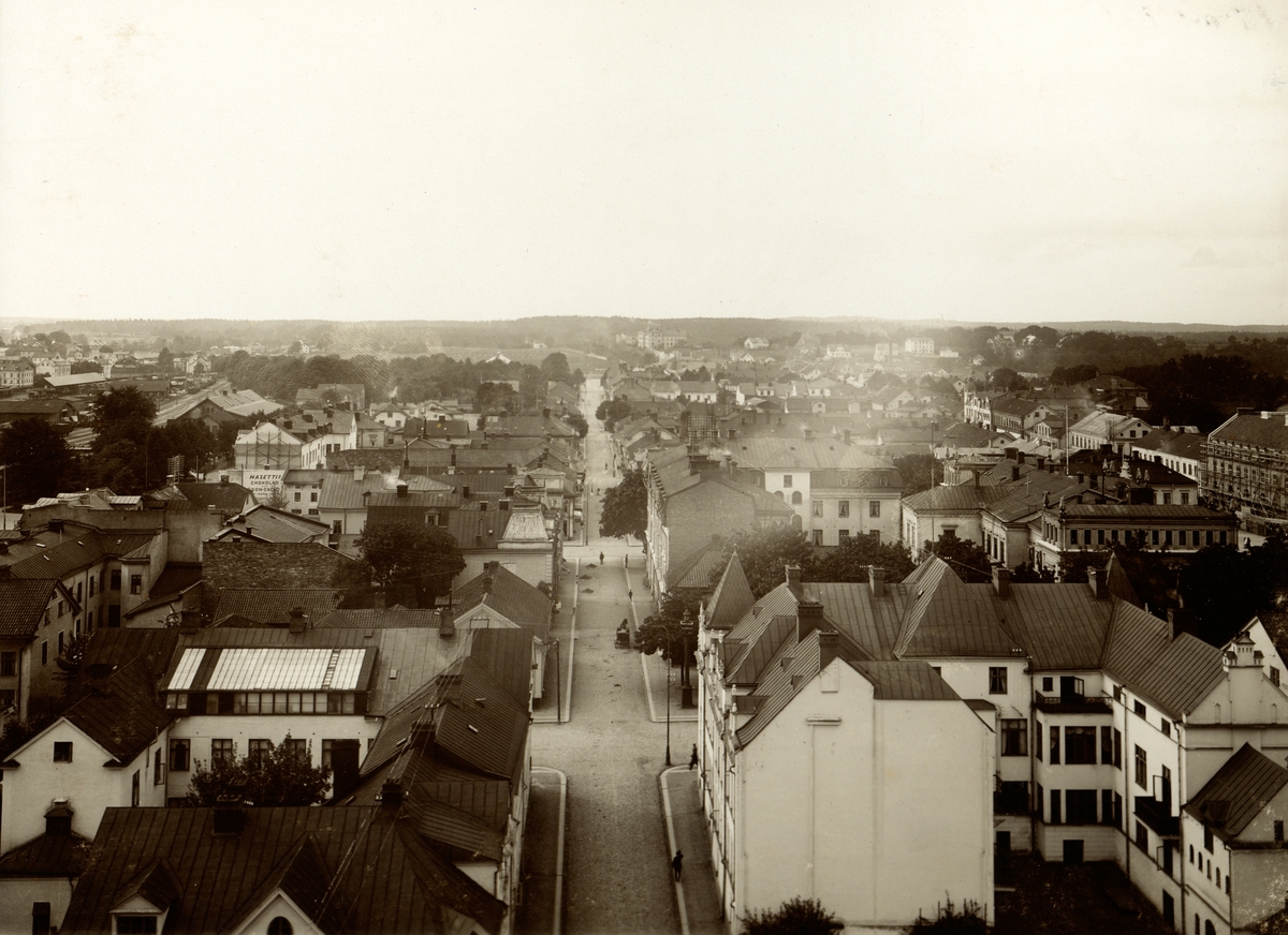 Växjö centrum sett från domkyrkotornet. Sandgärdsgatan. Ca. 1912.
